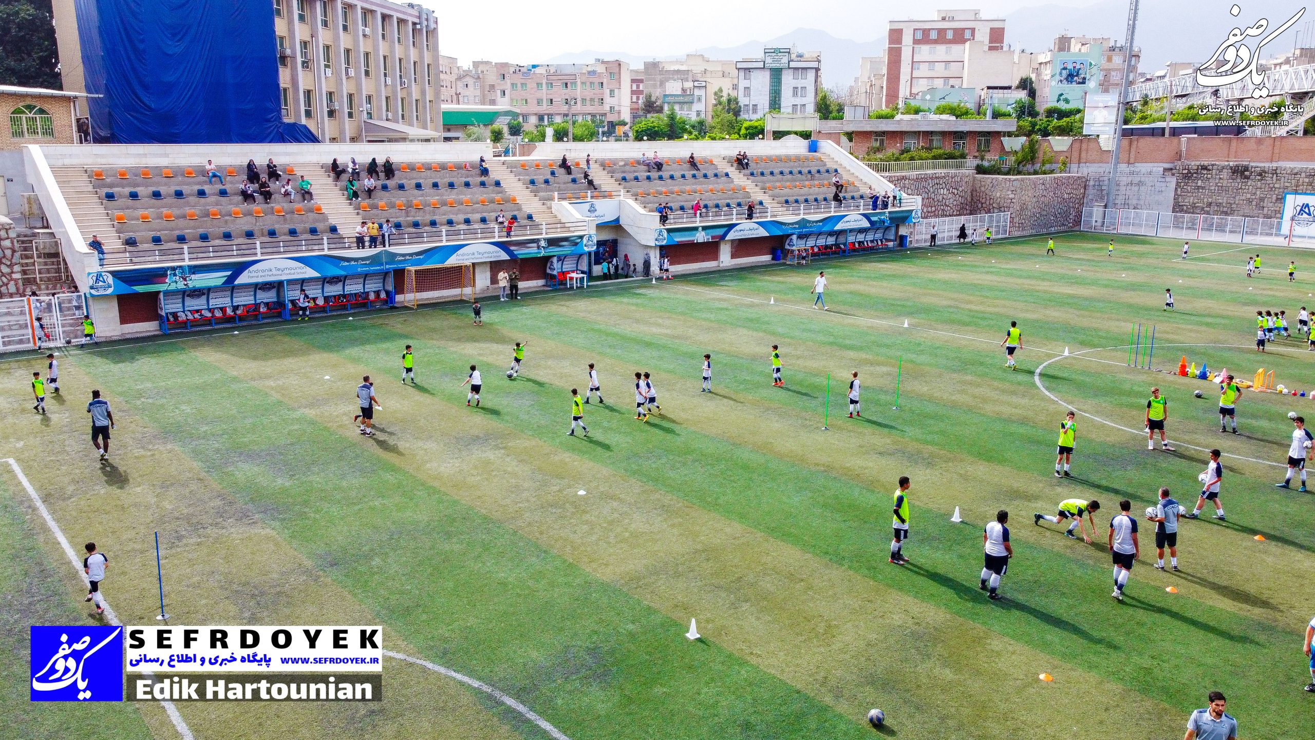مدرسه فوتبال به زبان های فارسی و انگلیسی آکادمی حرفه ای تیم های پایه آندرانیک تیموریان